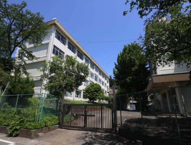 中学校　海老名市立海老名中学校（中学校）まで926m