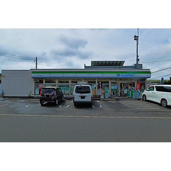 コンビニ　ファミリーマート松本岡田店（コンビニ）まで573m