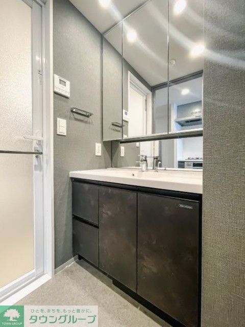 洗面設備　※写真は同タイプ住戸です。