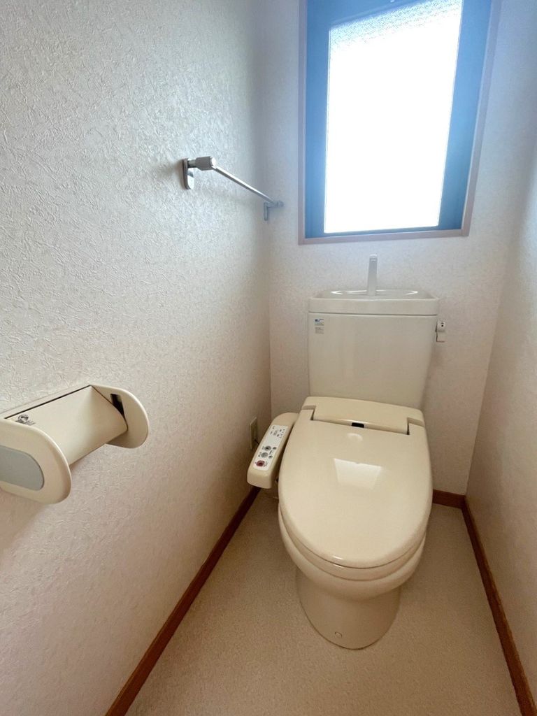 トイレ　※代表タイプの写真のため実際と異なる場合がございます