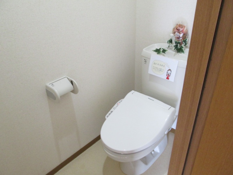 トイレ　反転間取り写真