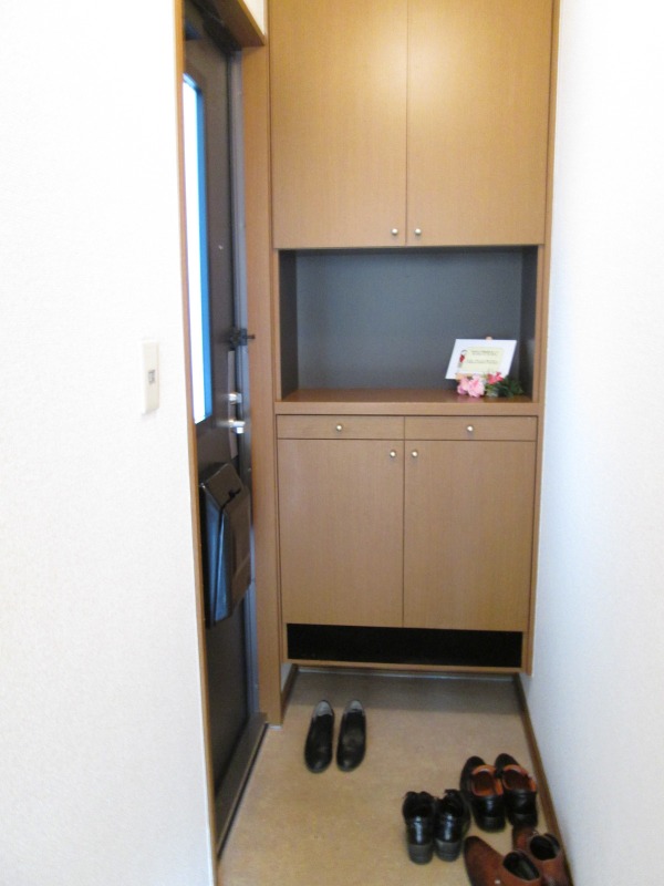 玄関　反転間取り写真
