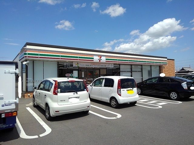 コンビニ　セブンイレブン観音寺出作店（コンビニ）まで900m