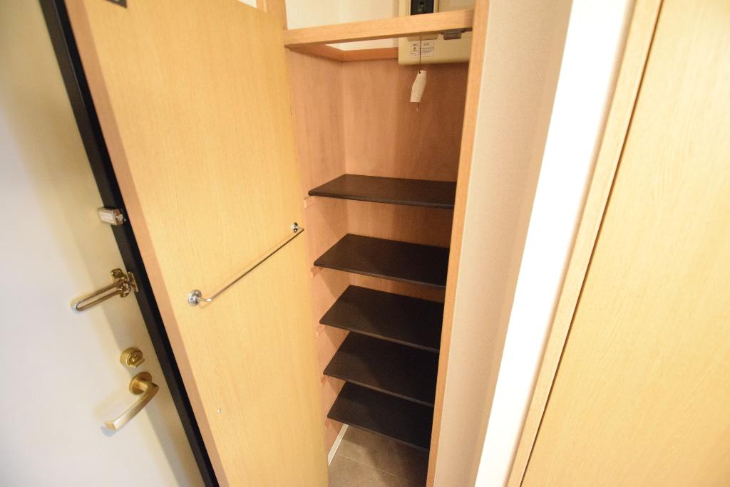 玄関　下駄箱