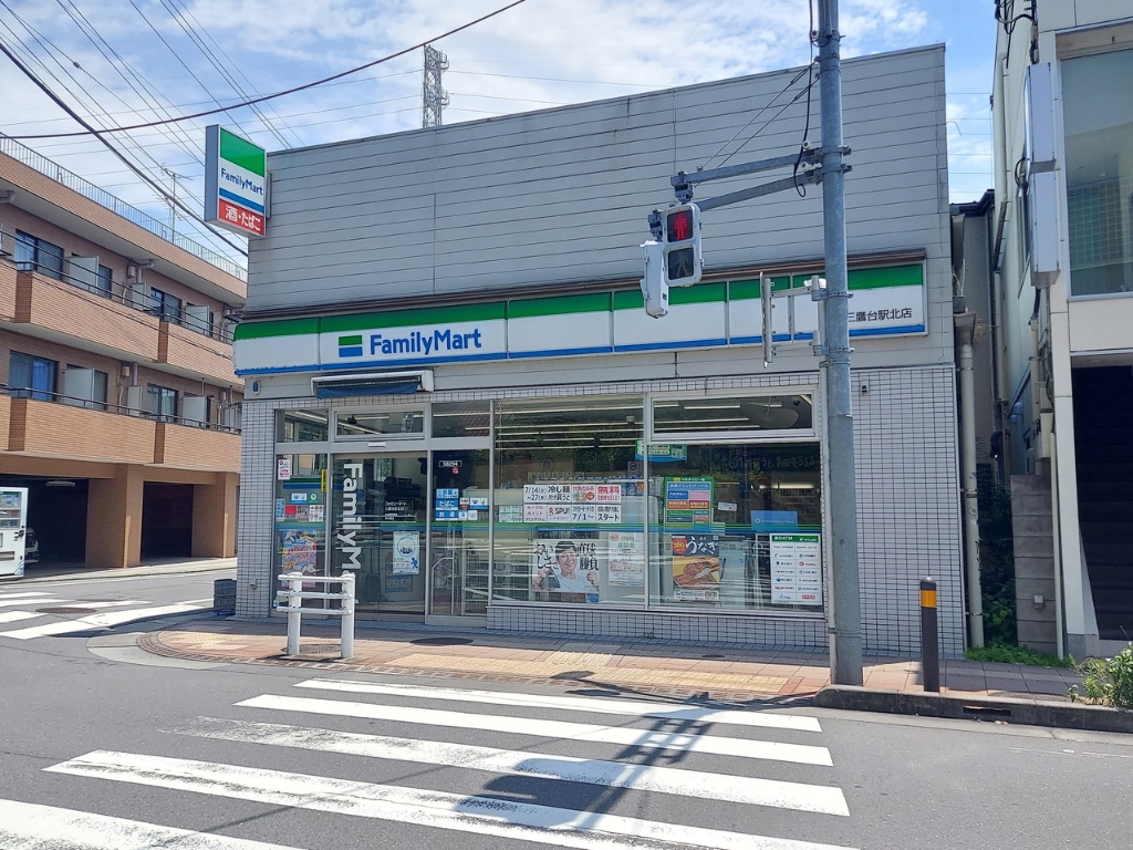 コンビニ　ファミリーマート 三鷹台駅北店（コンビニ）まで376m