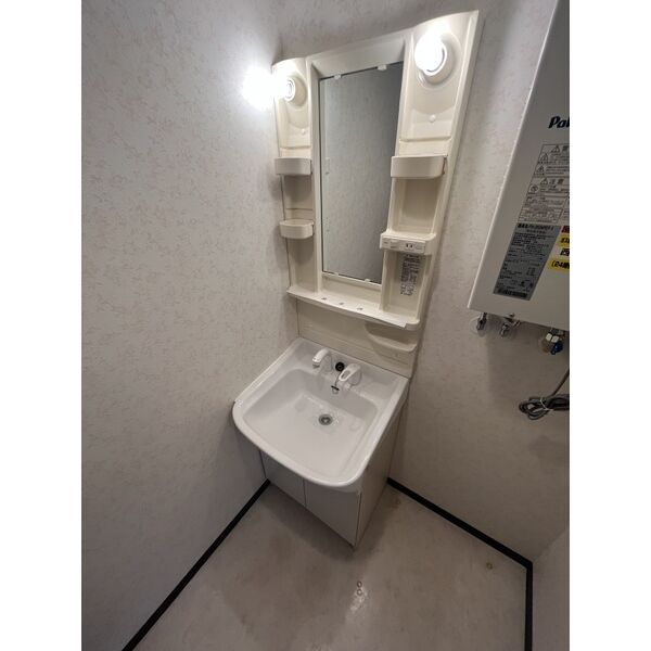 洗面設備　使いやすい洗面所です
