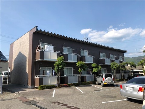 建物外観　全室南向き、バルコニー付き。