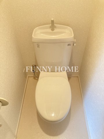 トイレ　手洗い場付きのトイレです♪