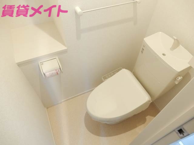 トイレ　別部屋反転同型写真