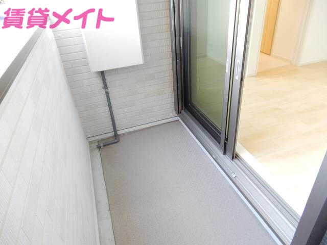バルコニー　別部屋反転同型写真