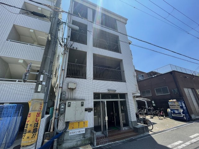 建物外観　居住者専用のごみ置き場があります。