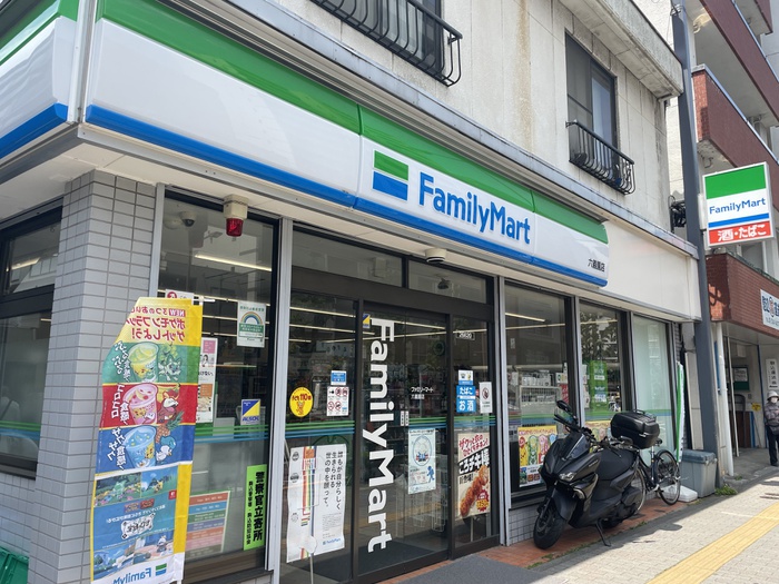 コンビニ　ファミリーマート　六義園店（コンビニ）まで291m