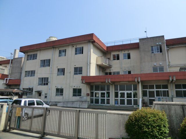小学校　八王子市立 宇津木台小学校（小学校）まで696m