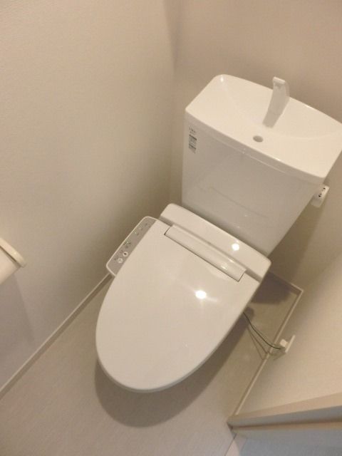 トイレ　洗浄機能付きのトイレです。
