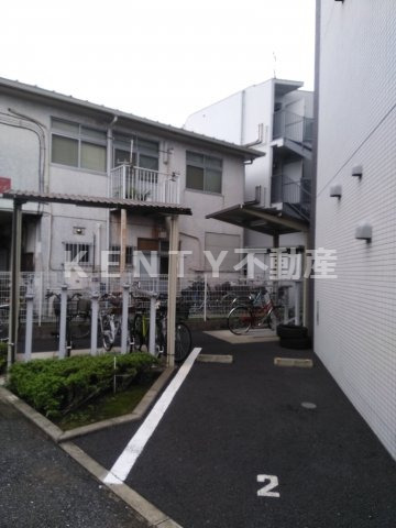 駐車場　駐車場に車を止められます