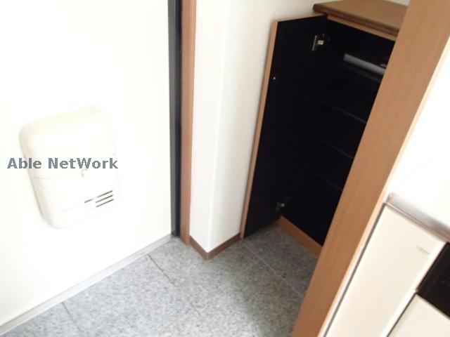 玄関　※同一建物、他部屋の写真です。