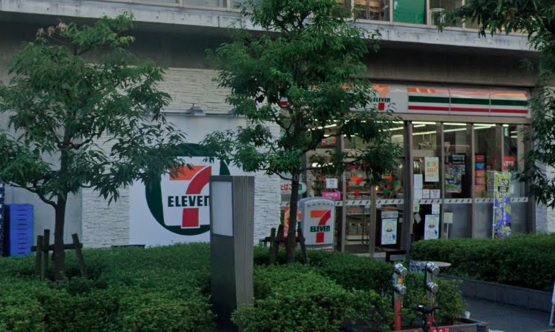 コンビニ　セブンイレブン 堂島クロスウォーク店（コンビニ）まで64m