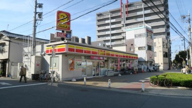 コンビニ　デイリーヤマザキ長柄中2丁目店（コンビニ）まで746m