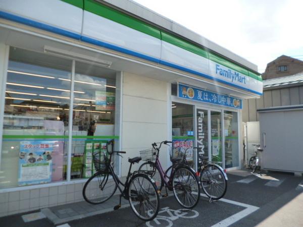 コンビニ　ファミリーマート大田上池台三丁目店（コンビニ）まで674m