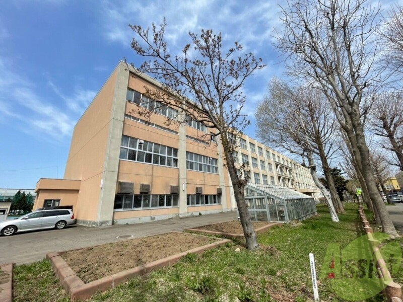 中学校　札幌市立北栄中学校（中学校）まで632m
