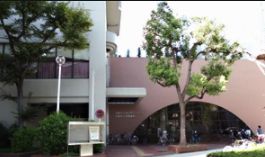 その他　港図書館（その他）まで450m
