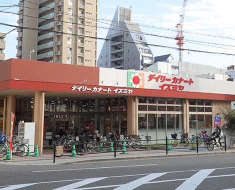 スーパー　イズミヤ 玉造店（スーパー）まで303m