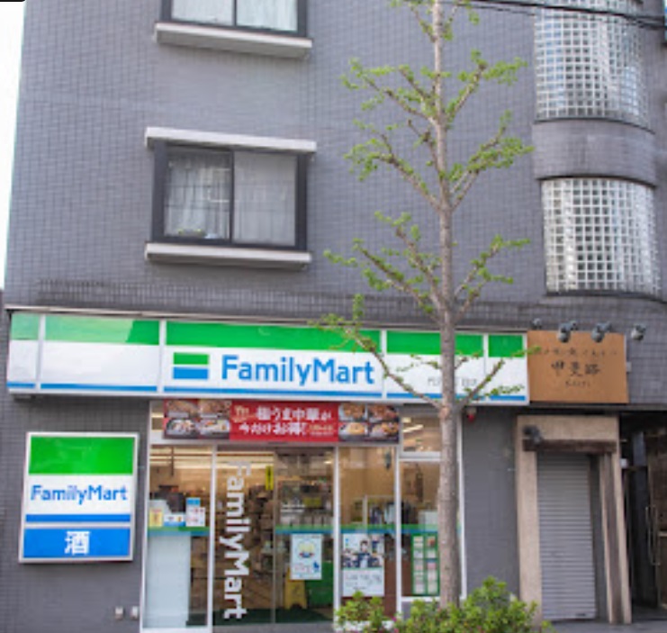 コンビニ　ファミリーマート 代沢五丁目店（コンビニ）まで65m