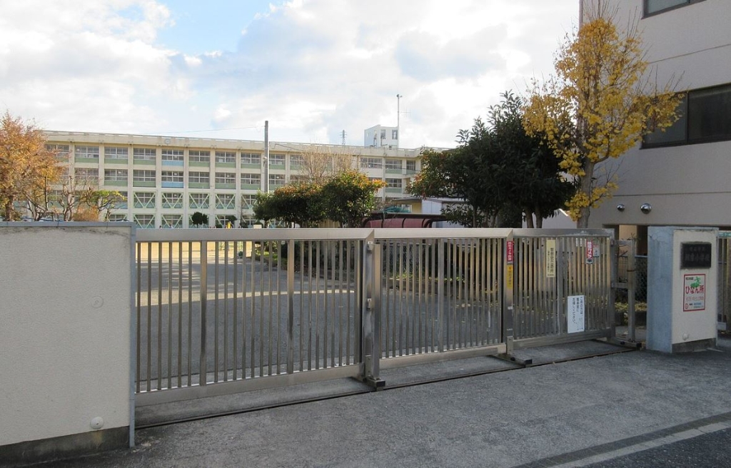 小学校　明石市立朝霧小学校（小学校）まで1527m