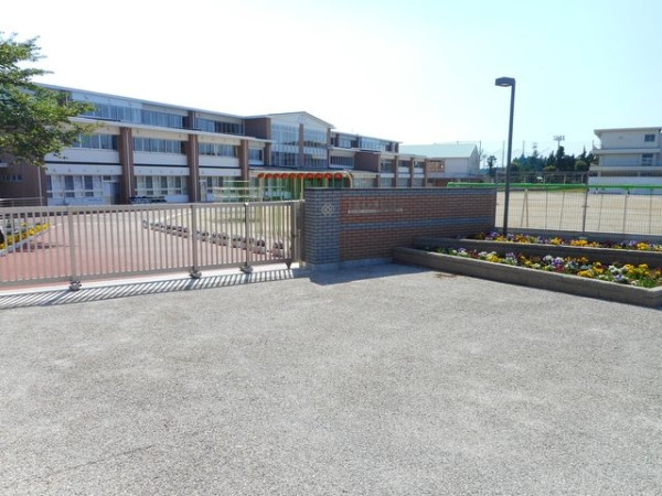 小学校　都和小（小学校）まで550m