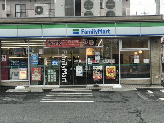 コンビニ　ファミリーマート宿河原西店（コンビニ）まで215m