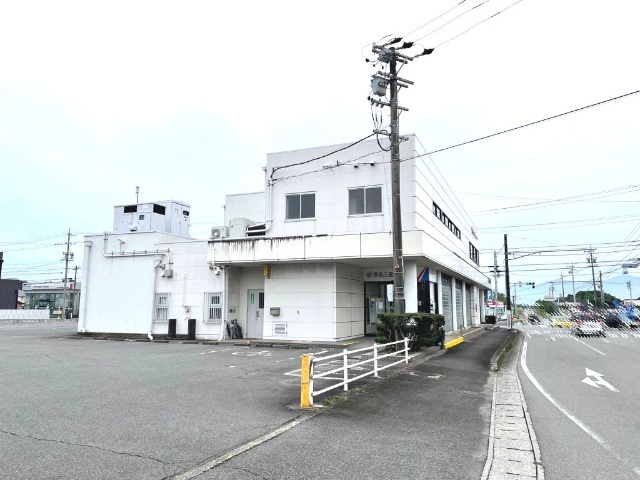 銀行　桑名三重信用金庫員弁支店（銀行）まで694m