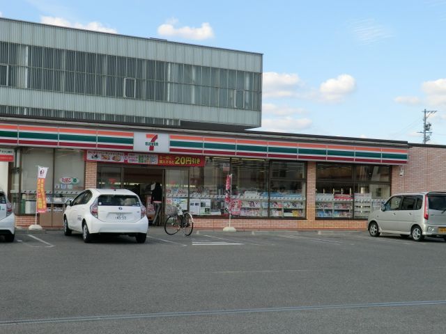 コンビニ　セブン-イレブン長久手片平店（コンビニ）まで725m