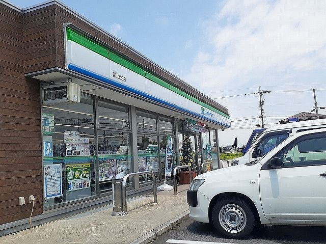 コンビニ　ファミリーマート富山太田店（コンビニ）まで600m