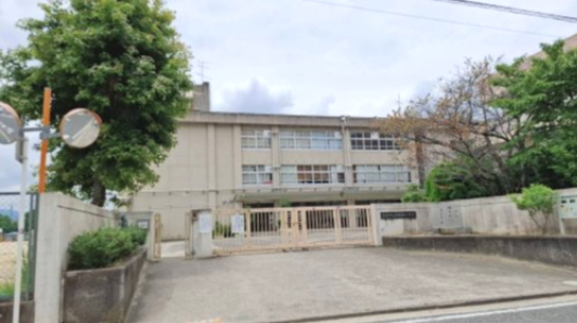 小学校　耳成西小学校（小学校）まで484m