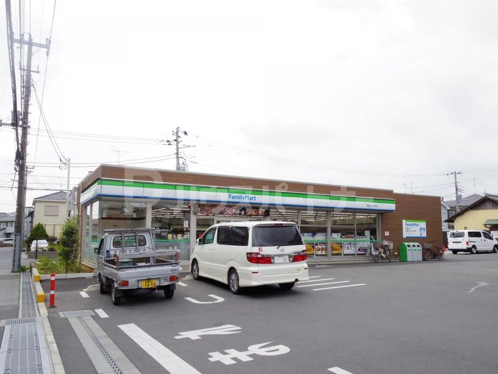 コンビニ　ファミリーマート南流山二丁目店（コンビニ）まで200m