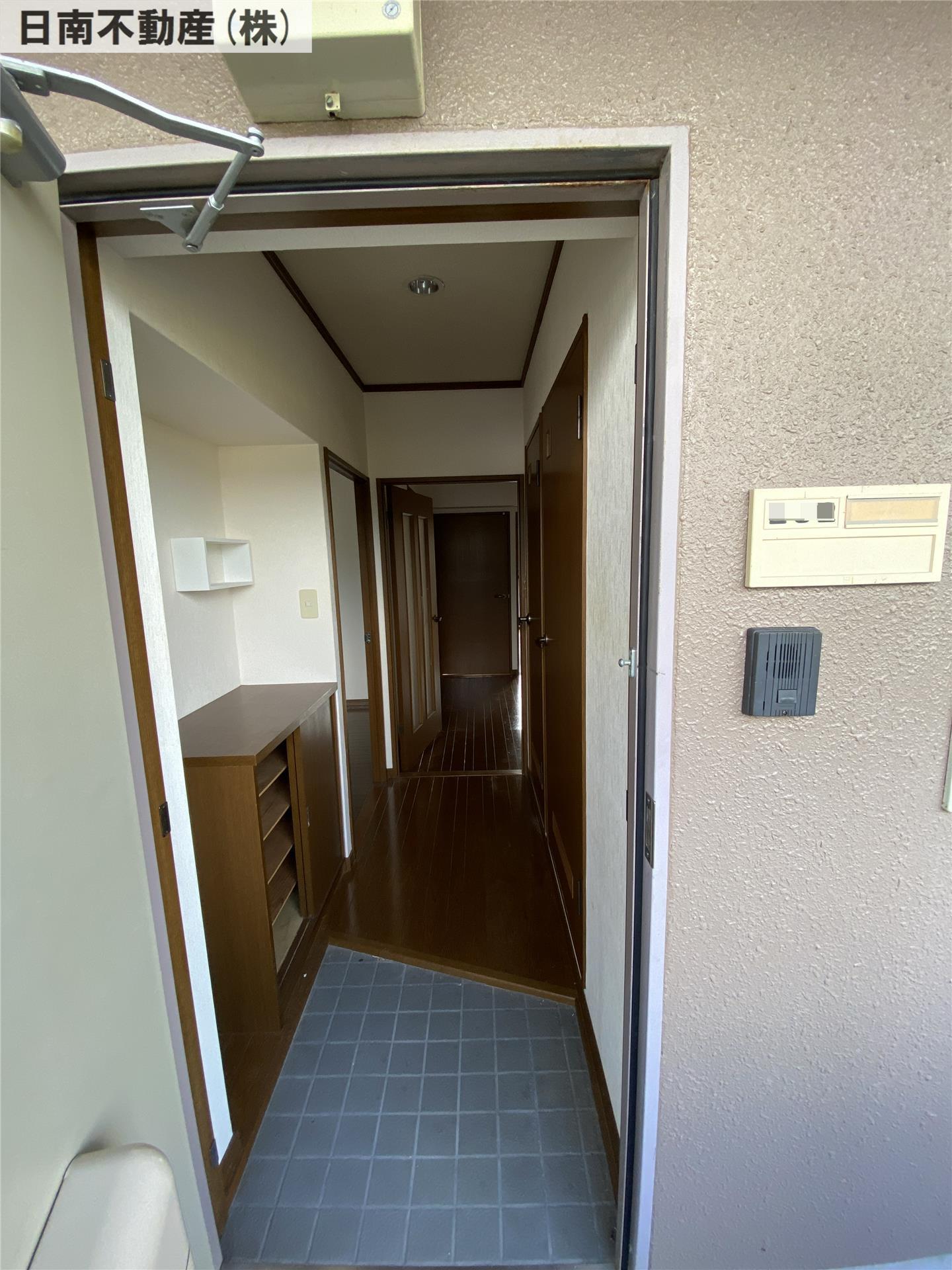 玄関　・反転タイプあり・画像はイメージです。現況を優先致します。