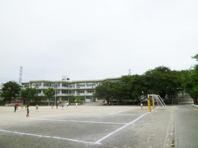 小学校　調布市立緑ケ丘小学校（小学校）まで474m