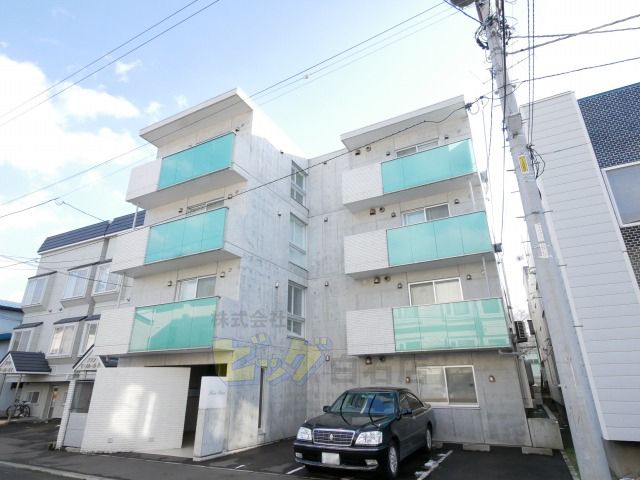 建物外観　ダブルアクセス可能なデザイナーズマンションです♪