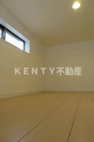 その他部屋・スペース　開放的な寝室です