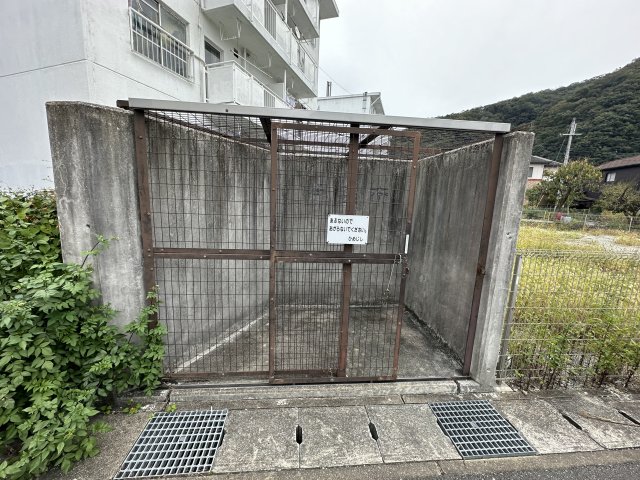 その他　ゴミ捨て場（その他）まで10m