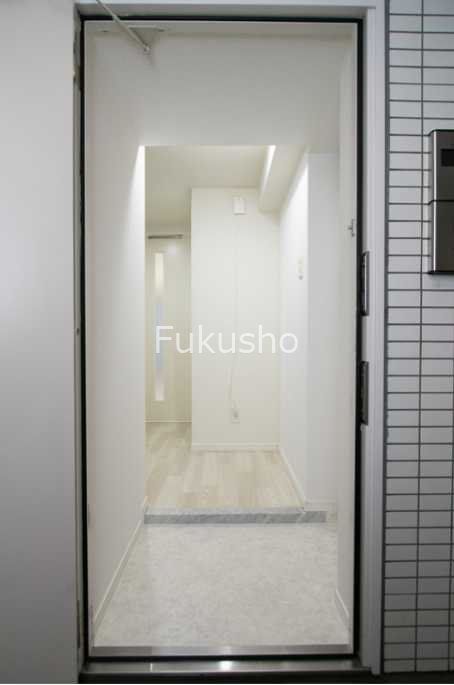 シュプレ新横浜の玄関写真