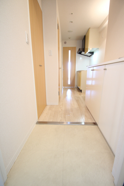 玄関　広めでフラットな玄関