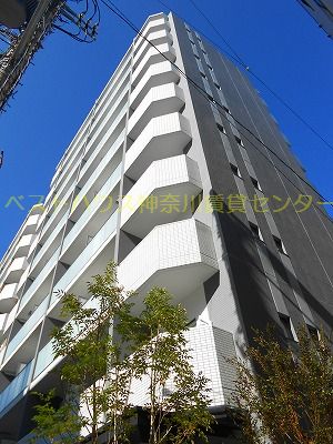 建物外観　2014年11月完成の鉄筋コンクリート造マンションです。