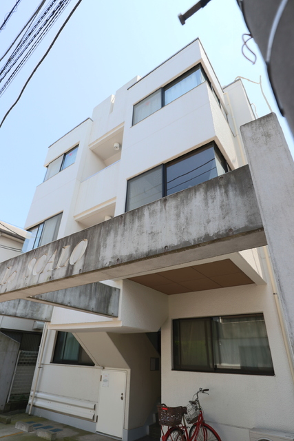 建物外観　★最寄り駅まで徒歩３分♪忙しい朝にゆとりが持てます★