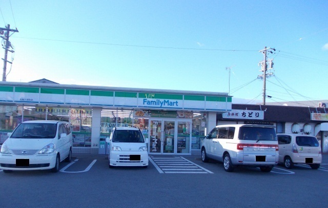 コンビニ　ファミリーマート（コンビニ）まで1100m