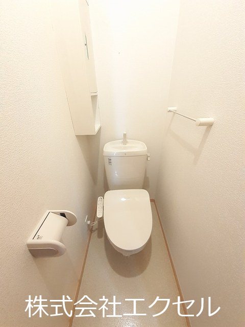 ＪＲ八高線 金子駅 徒歩22分 2階建 築16年のトイレ写真