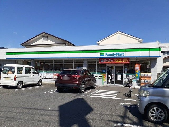 コンビニ　ファミリーマート（コンビニ）まで450m