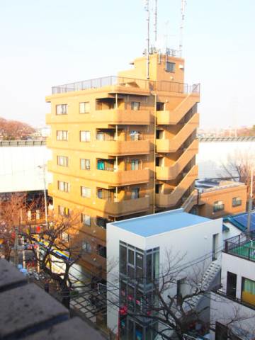 建物外観　７階建ての重厚感あるマンションです。