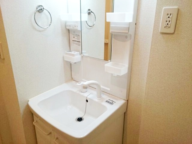 洗面設備　※他号室の参考写真です。