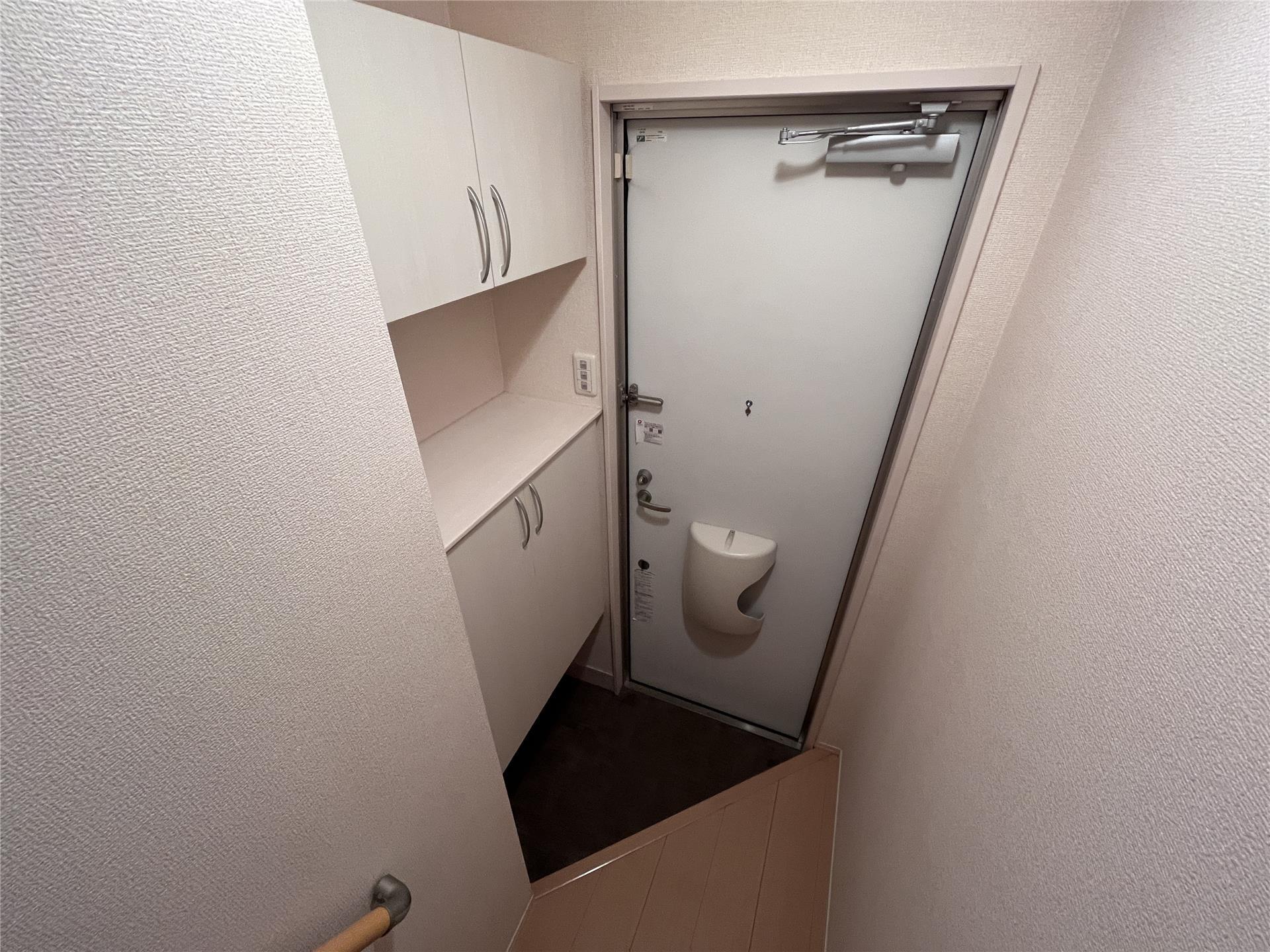 玄関　玄関 室内階段